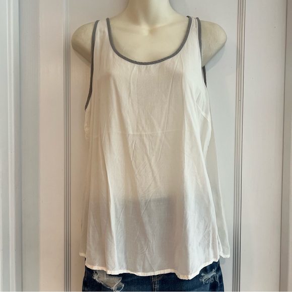 Old Navy White Tank Women’s Size Large - Picture 3 of 5